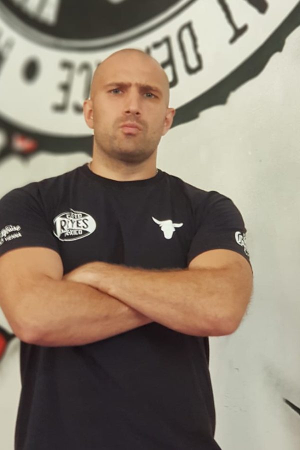 Harry Boxtrainer vom Garage Combat Club